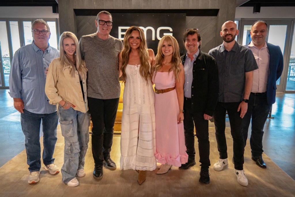 Carly firma la paz con BBR Music Group/BMG Nashville