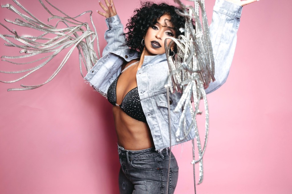 Mya habla de la colaboración demasiado $hort 'Just a Little Bit', próximo nuevo álbum
