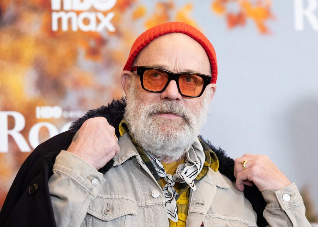 Michael Stipe y Andrew Watt interpretan 'I Played The Fool' en 'Kimmel'