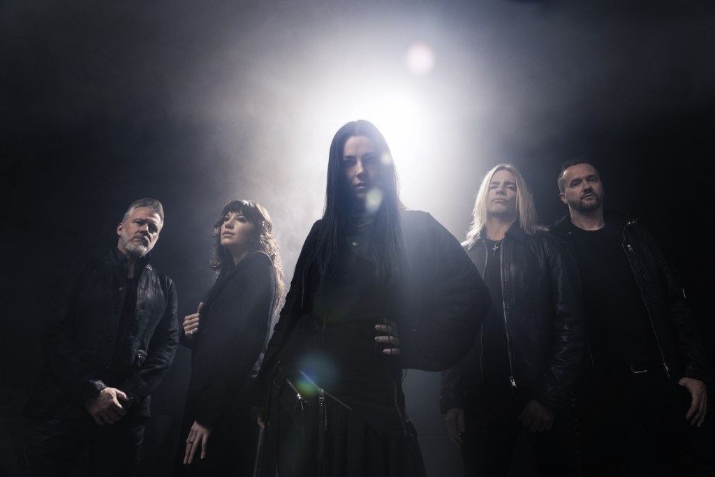 Evanescent encuentra un 'santuario' y amplía su gira mundial