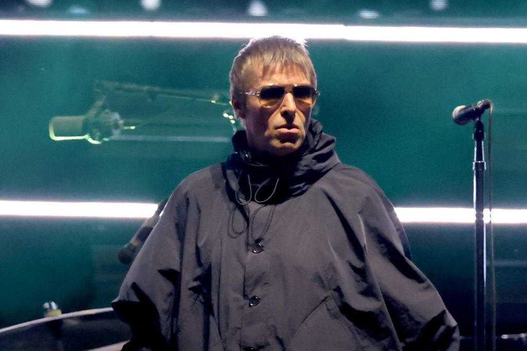 Liam Gallagher reacciona al espectáculo de medio tiempo de la Copa Mundial de la FIFA
