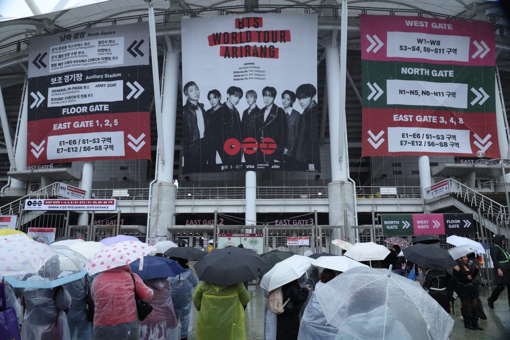 El sello BTS HYBE presenta una demanda en EE. UU. por merchandising falso de la gira 'ARIRANG'