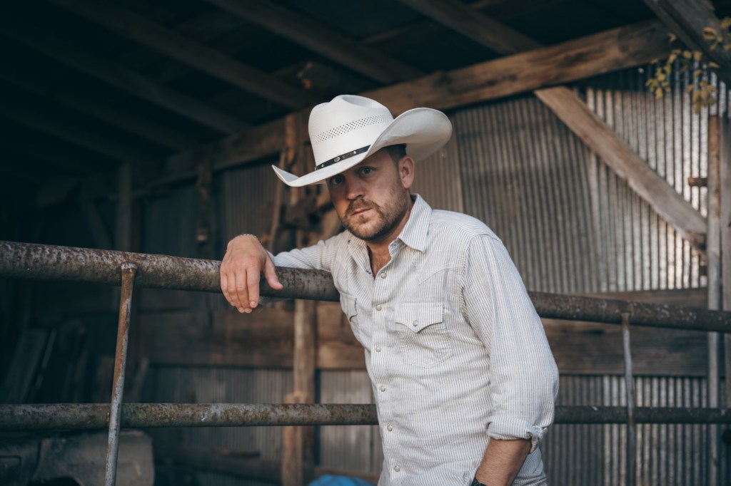 Justin Moore revela que fue a rehabilitación después de tomar un descanso de la gira