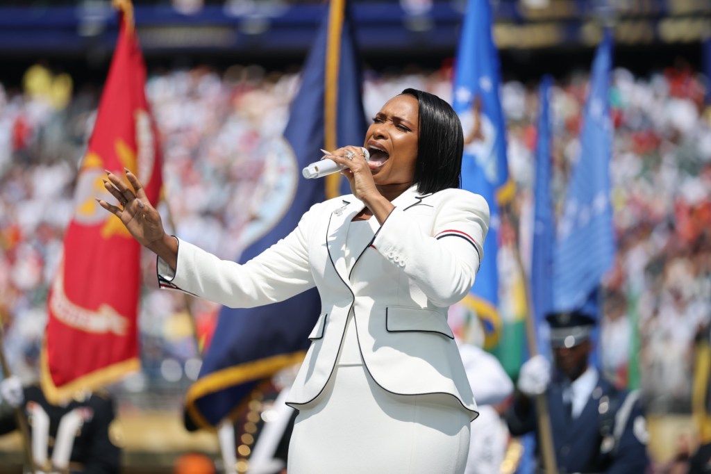 Jennifer Hudson canta el himno nacional en la final del Mundial 2026