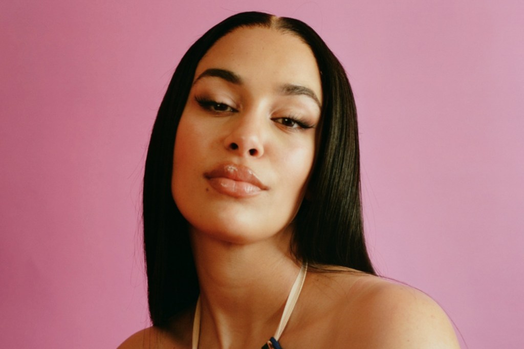 Jorja Smith revela la fecha de lanzamiento de 'What Are the Odds' y el sencillo 'Alive'